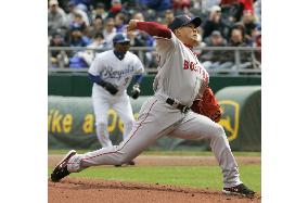 Matsuzaka logs 1st MLB win - throws pitch