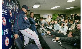 Matsuzaka logs 1st MLB win - news conference