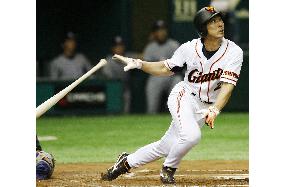 Ogasawara hits a solo homer