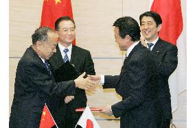 Japan, China commit to post-Kyoto global warming efforts