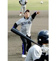 Wen tours Kyoto - plays baseball at Ritsumeikan University