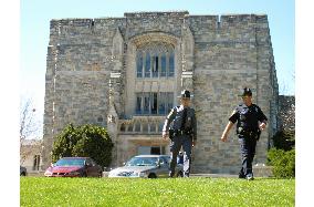 32 killed in shooting spree at Virginia Tech campus