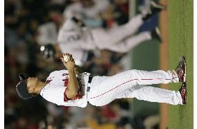 Home run support gives shaky Matsuzaka 2nd win
