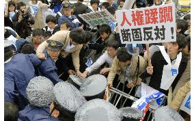 Police raid N. Korea groups over abduction