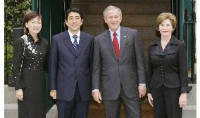 Abe, Bush talk over dinner about Matsuzaka, tree, Lincoln