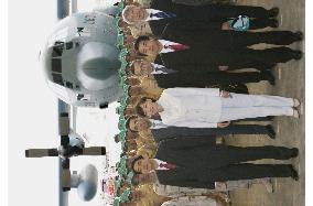 Abe meets ASDF troops in Kuwait