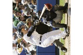 Yankees' Matsui marks 2000th career hit