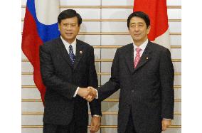 Abe meets with Laotian premier