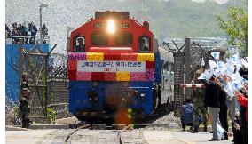 Korean trains cross military line for 1st time in over 50 years