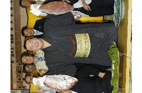 Hakuho secures yokozuna promotion, holds 2 red sea breams
