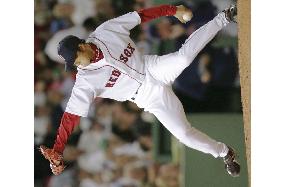 Red Sox Okajima earns his fourth save against Indians