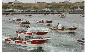 Japanese fishermen head off to Russian waters to gather kelp