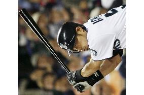 Ichiro gets 3 hits, ties club-record hitting streak