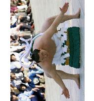 Hakuho performs 'dohyo-iri' at Meiji Shrine