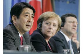 Abe, EU leaders attend news conference after Japan-EU summit