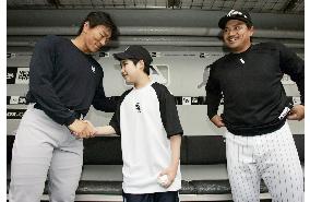 Japanese boy invited to Chicago-N.Y. baseball game
