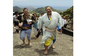 Japanese sumo wrestlers in Hawaii