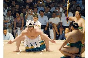 Sumo exhibition tournament held in Hawaii