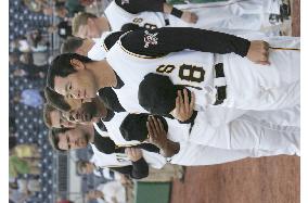 MLB rookie Kuwata debuts at Pirates home ground