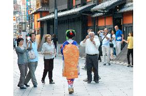 Zen temple offering hands-on experience to foreign visitors