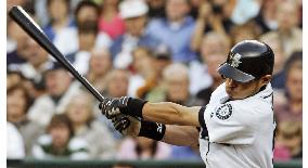 Ichiro extends hitting streak to 14 games