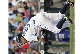 Ichiro extends hitting streak to 18 games