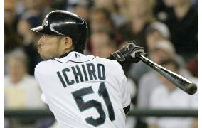 Ichiro stretches streak in another multihit day