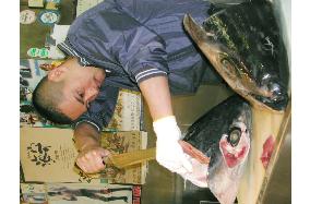 Bands of fish merchants, farmers attracting attention