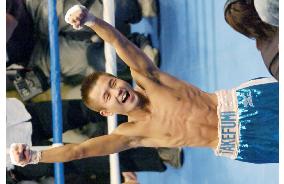 Sakata defends WBA flyweight title in unification bout