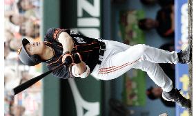 Yomiuri beats Hiroshima with 9th-inning rally