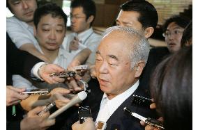 Abe cautions Kyuma to watch his mouth following A-bomb remarks