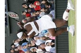 Serena Williams advances to quarterfinals at Wimbledon