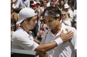 Federer advances to final in Wimbledon singles
