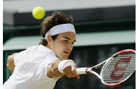 Federer outduels Nadal for 5th straight Wimbledon win