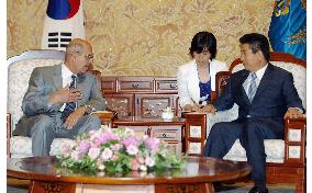 IAEA chief ElBaradei meets with S. Korean Pres. Roh