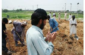 Pakistan inters Red Mosque victims in Islamabad's new graveyard