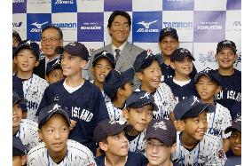 N.Y. Yankees' Matsui meets Japanese, U.S. little leaguers