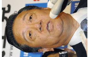 Ozawa criticizes Abe's decision to stay as premier