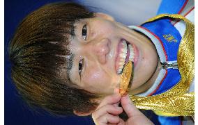 Yoshida, Sakamoto win gold at world championships