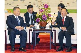 Chinese premier meets with ex-Japanese Prime Minister Mori