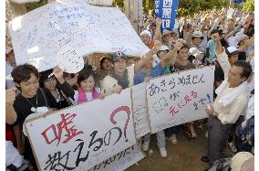 110,000 rally in Okinawa against gov't stance on war suicide