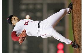 Okajima retires 4 batters, Red Sox take 2-0 lead in ALDS