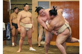 New stablemaster Tokitsukaze oversees sumo practice