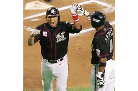 Baseball: Satozaki's 2-run blast forces Game 5 in Climax Series