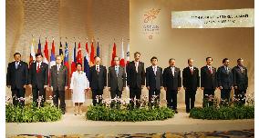 Leaders of ASEAN, Japan, China, S. Korea meet in Singapore