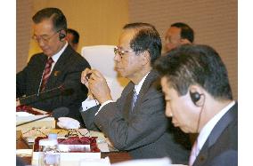 Leaders of ASEAN, Japan, China, S. Korea meet in Singapore