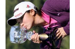 Koga comes from behind to win Japan LPGA Tour C'ship