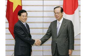 Vietnamese President Triet talks with Prime Minister Fukuda