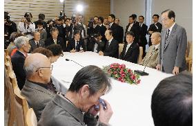 Fukuda apologizes to Japanese war orphans from China, 1st by PM