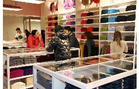 Uniqlo opens outlet on Paris outskirts